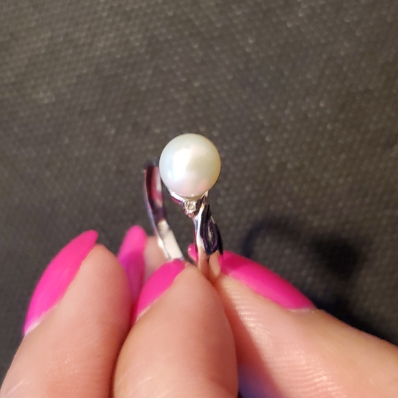 Macys Pearl 7MM and Diamond 14k White Gold Ring - Size 6 EUC - Picture 6 of 12